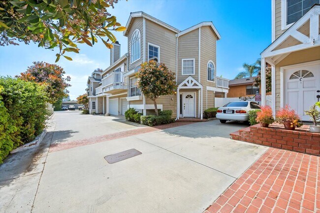 Building Photo - 2547 Orange Ave