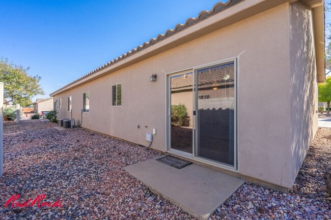 Building Photo - 484 N 2480 W