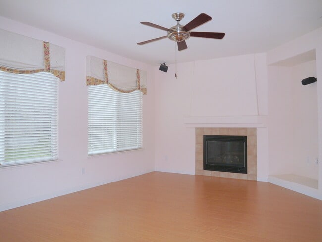 Building Photo - Excellent 2 Story House