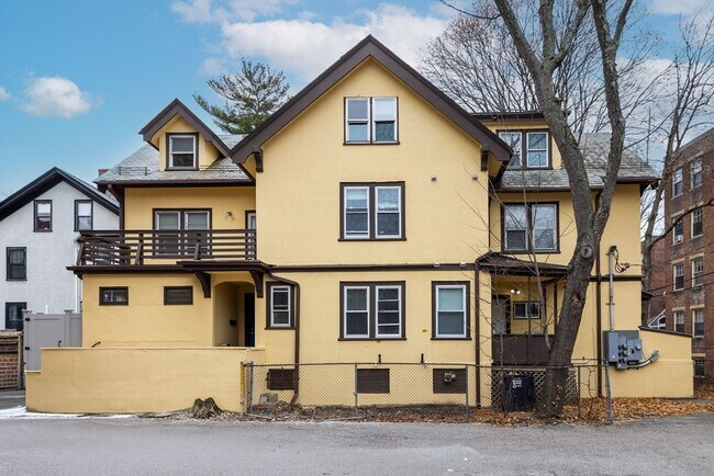 Building Photo - 5 Chauncy St