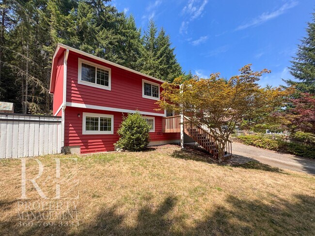 Building Photo - Freshly Painted East Bremerton Home with Expansive Decks & Flexible Living Space