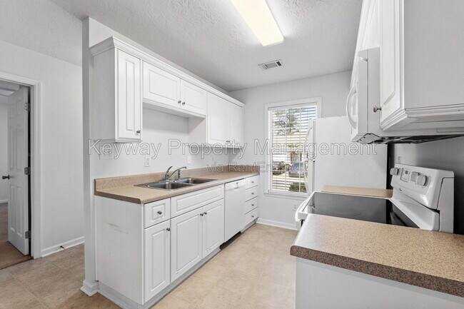 Building Photo - 130 Bennington Ln