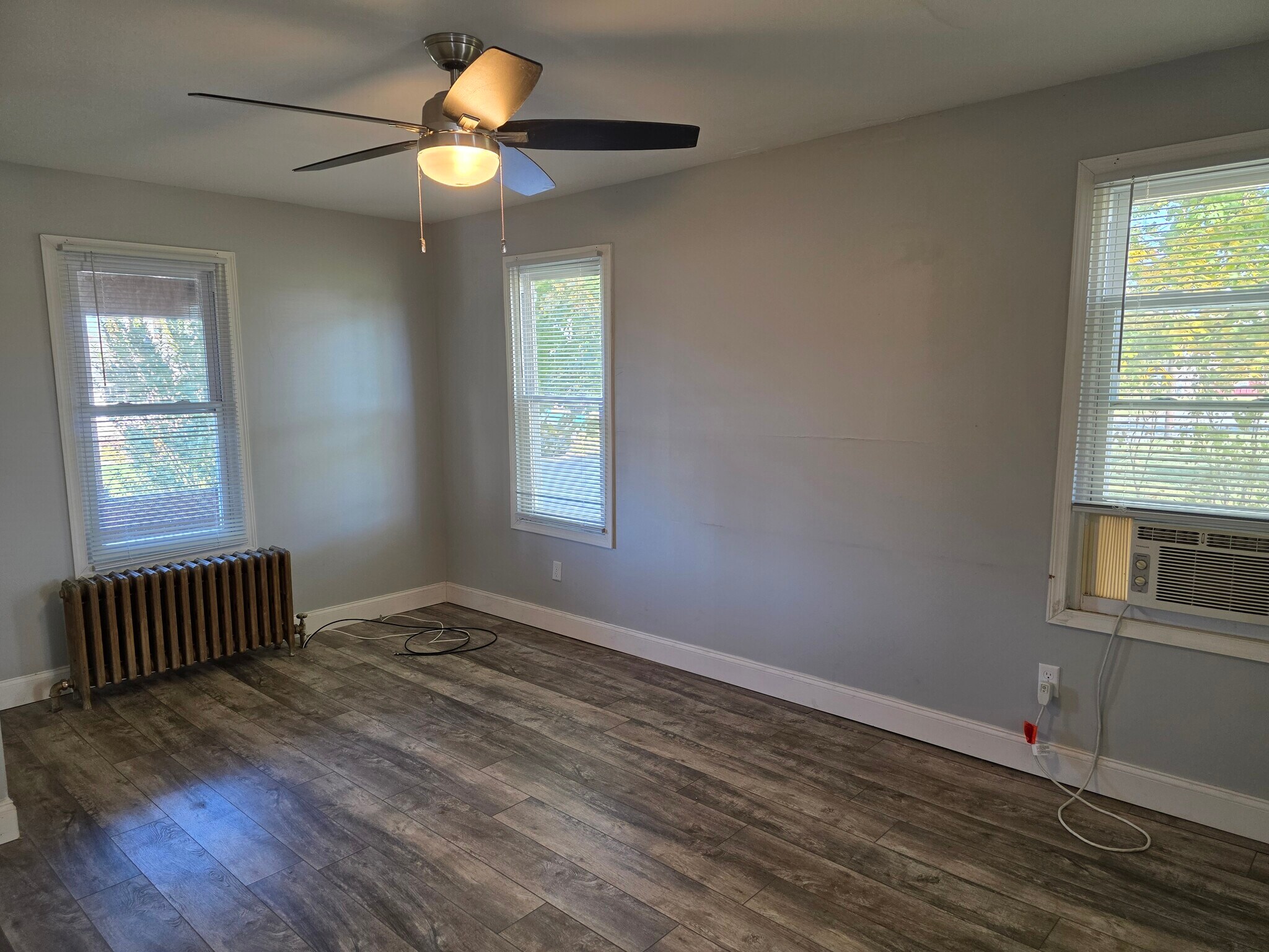 Building Photo - 2215 N Main St