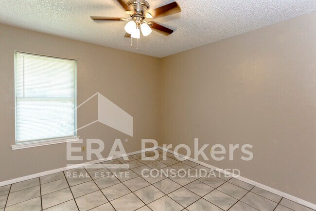 Building Photo - 1712 Sherman Dr
