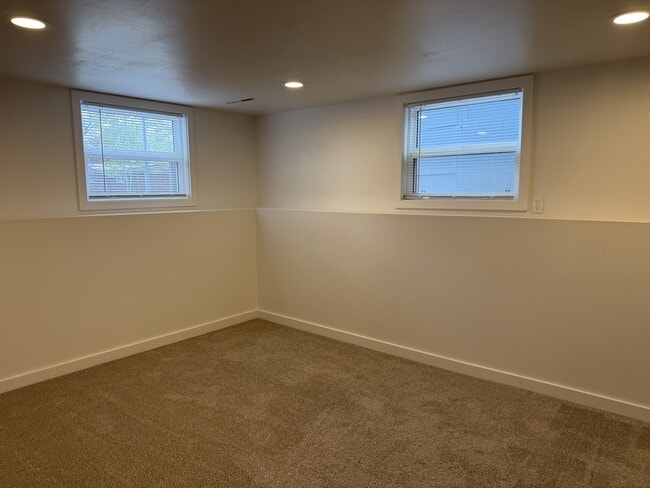 Building Photo - 3103 Stinson Ave