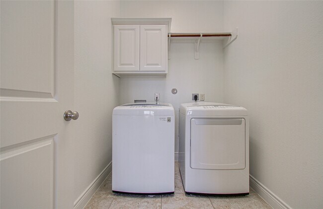 Building Photo - 6614 Rising Hills Ln