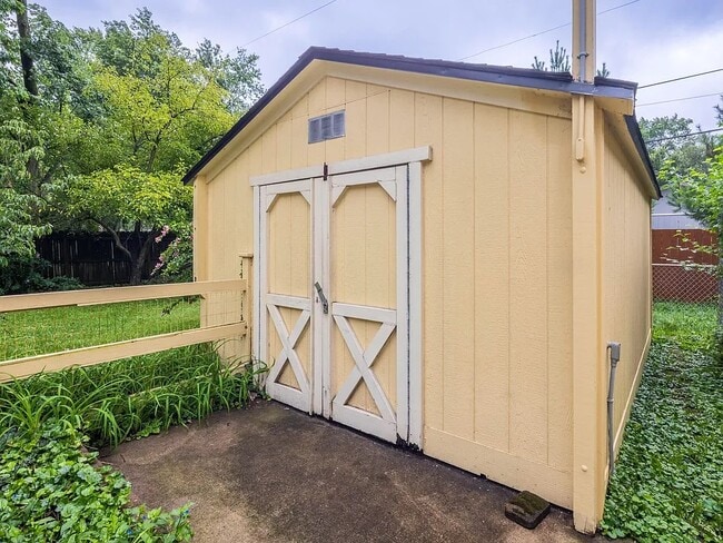 Building Photo - Rutledge Home