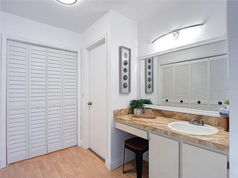 Building Photo - 5344 Lowell Ave