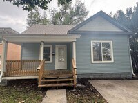 Building Photo - Centrally located 4 bedroom 1 bath
