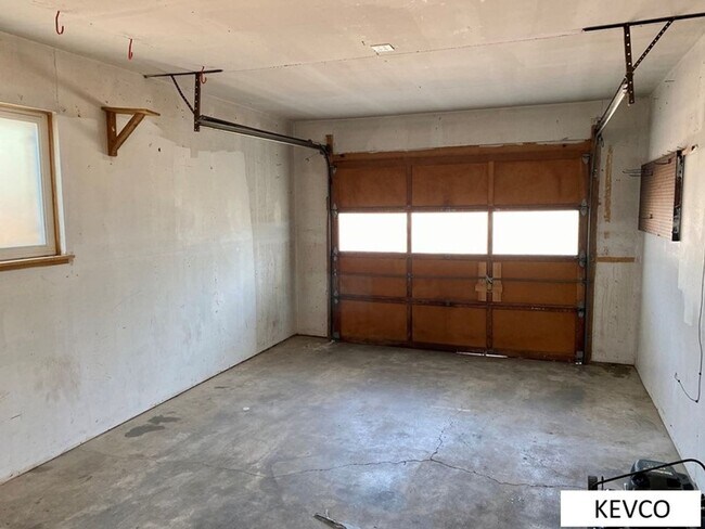 Building Photo - Wide Ranch Home in Campus West Near Foothills