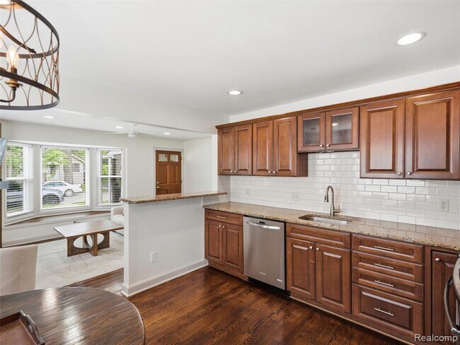 Building Photo - 1514 S Wilson Ave
