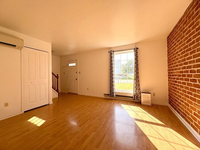Building Photo - 2 Bedroom 1 Bathroom in Mount Joy!