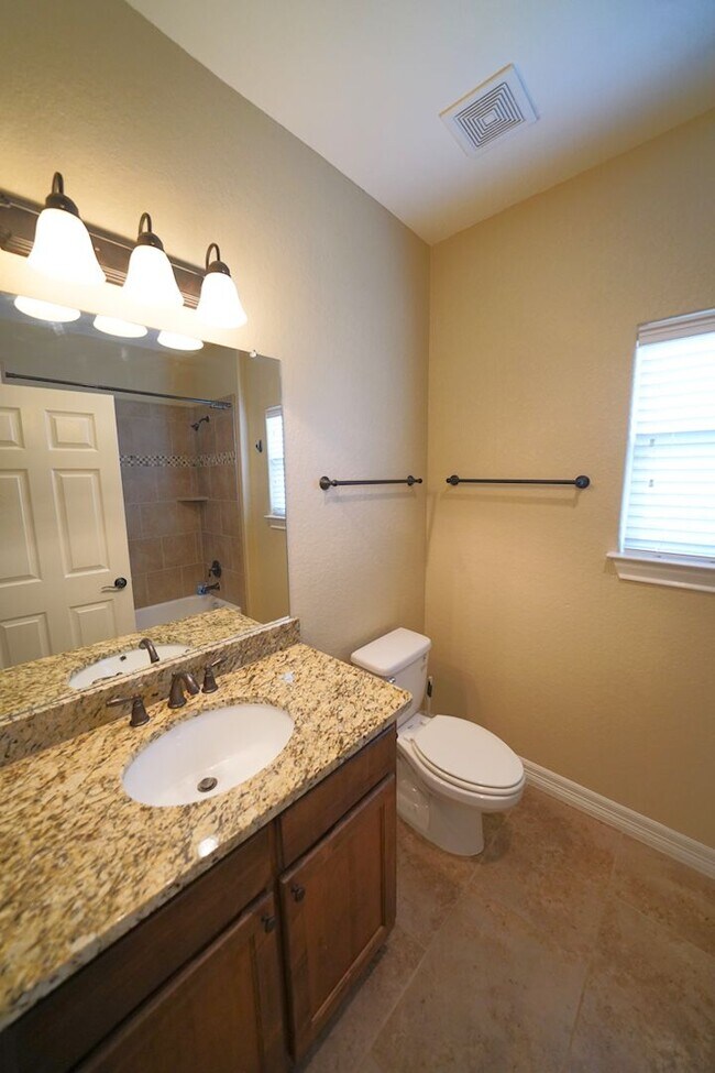 Building Photo - Beautiful Selma Living. Realtor Commission: $500