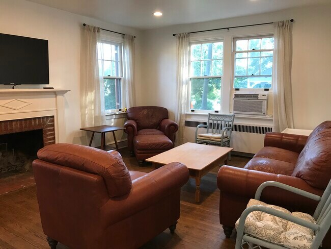 Living room - 2344 Huntingdon Pike