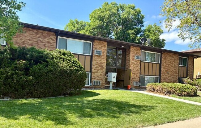 Building Photo - Great Two Bedroom, One Bath Apartments for Rent in East Loveland!  2 Weeks Free, Flexible lease t...