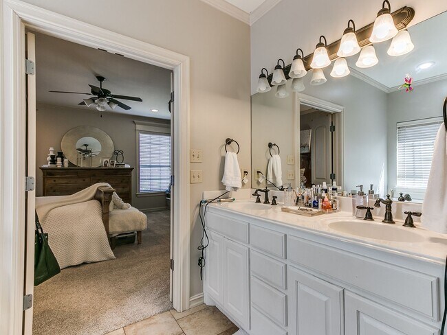 Building Photo - Gorgeous 2 Story Home In Bixby Schools!