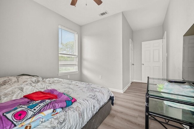 Building Photo - 8534 Woodlyn Rd