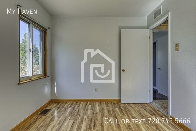 Building Photo - 2776 S Dahlia St