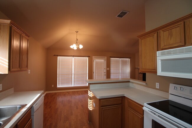Building Photo - Coming Soon! 3 Bedroom in Flint!