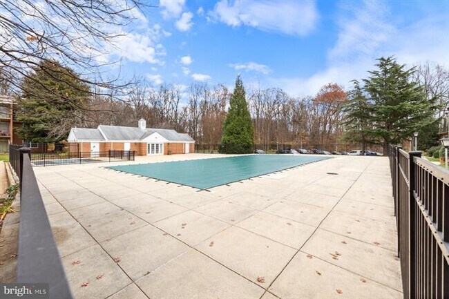 Building Photo - 876 College Pkwy