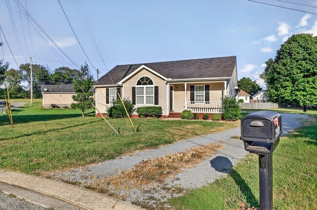 Building Photo - 2109 Dothan Dr