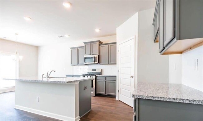Building Photo - 639 Blue Juniper Cir