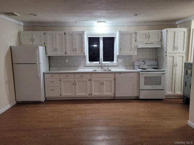 Building Photo - 8068 Albany Post Rd