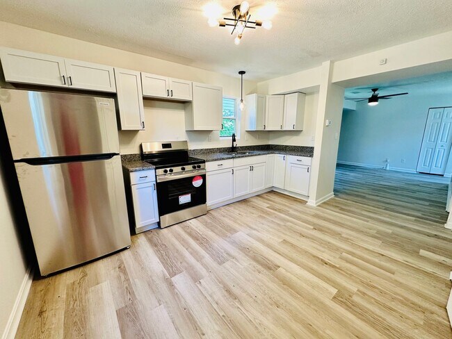 Building Photo - Completely renovated 3BR house in Shelby P...