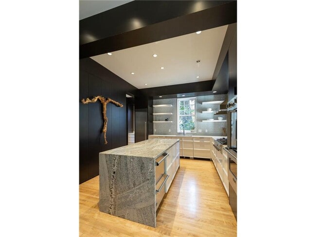 Building Photo - 2700 W Lake of the Isles Pkwy