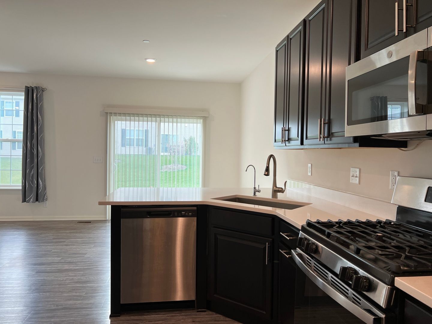 Building Photo - 1231 Hawk Hollow Dr