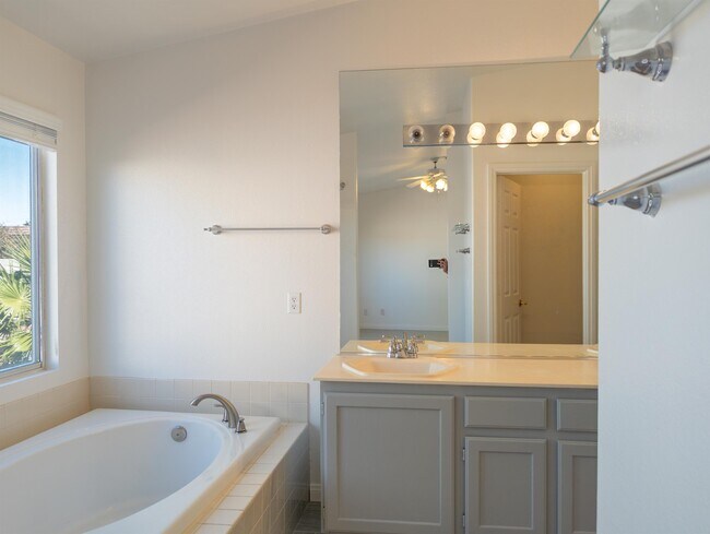 Building Photo - 1424 Bugle Boy Dr