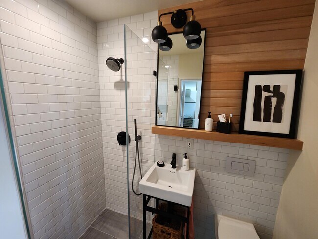 Building Photo - 1230 Oak Cir Dr