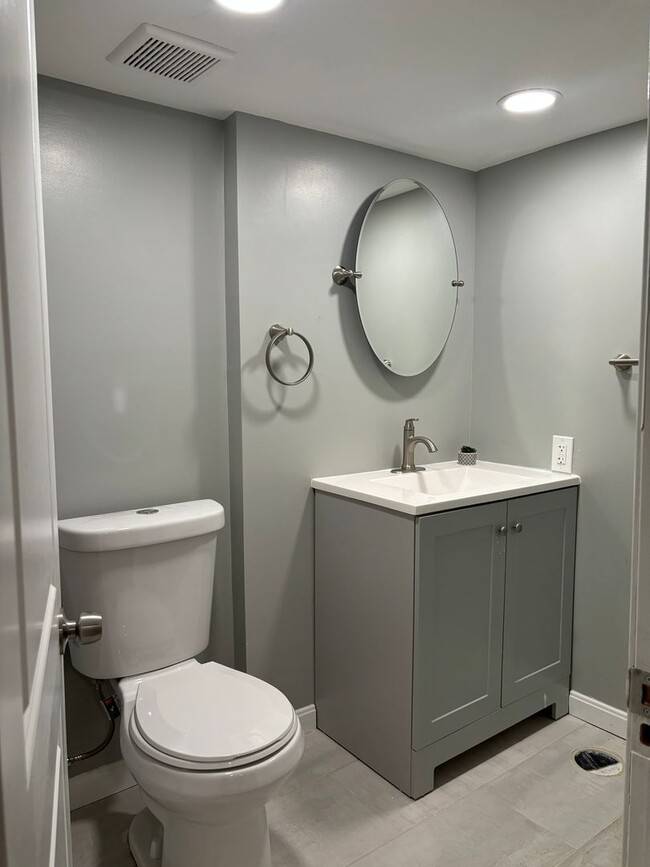 Building Photo - Beautifully Remodeled 2BR Home with Den an...