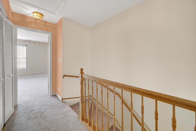 Building Photo - 62 E Clare Ct