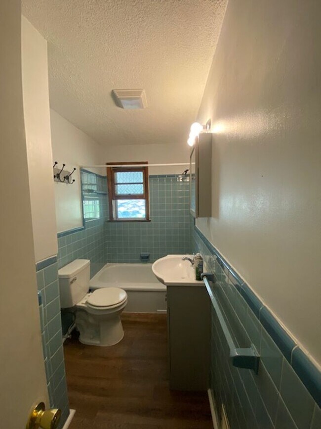 Building Photo - Charming 3 Bedroom Rancher in Staunton Com...