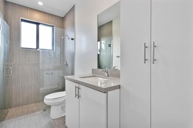 Building Photo - 444 E 16th St