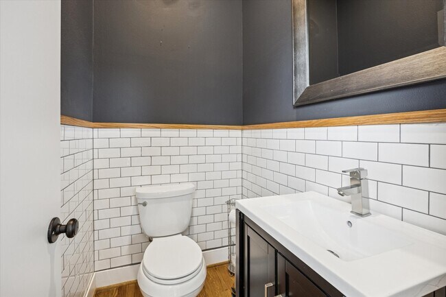 Building Photo - 2404 Fairview St