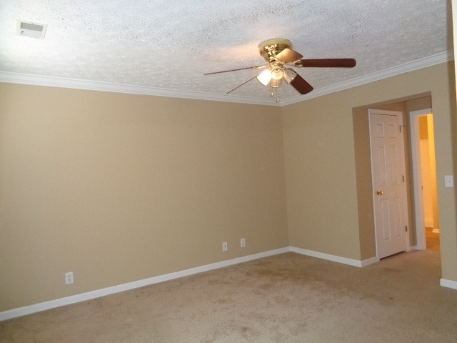 Building Photo - 2320 Hayward Ln