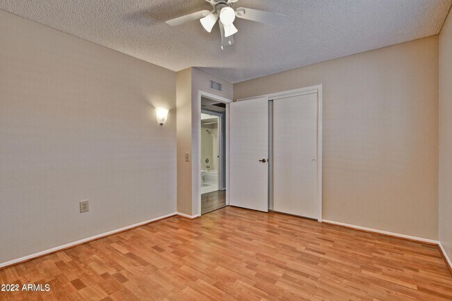 Building Photo - 14214 W Yosemite Dr