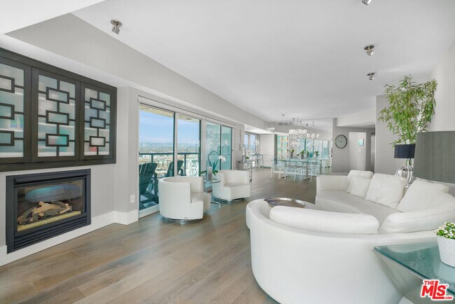 Building Photo - 13600 Marina Pointe Dr