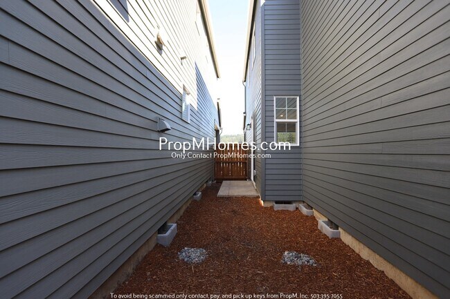 Building Photo - 14560 NW Lazarus Ln