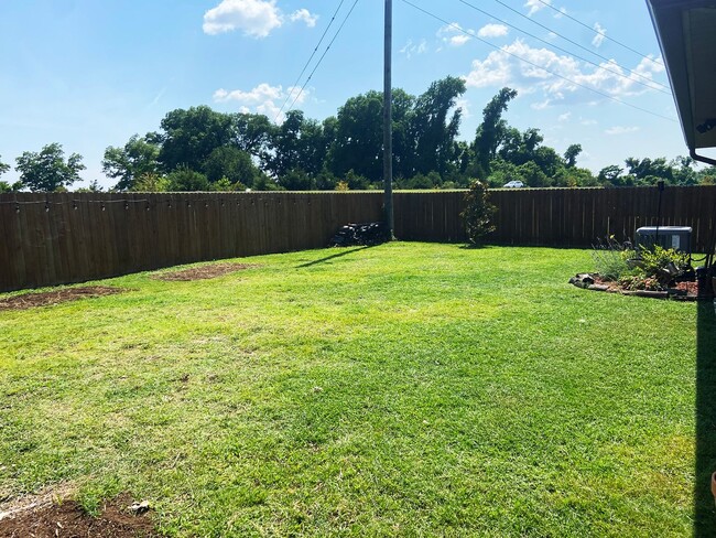 Building Photo - 166 Cullom Dr