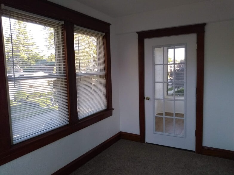 Sun room - 3002 French St