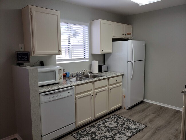 Building Photo - 819 Gemstone Ave