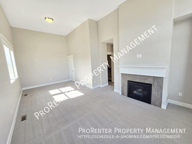 Building Photo - Modern 3 Bed, 2.5 Bath Sandy Townhome