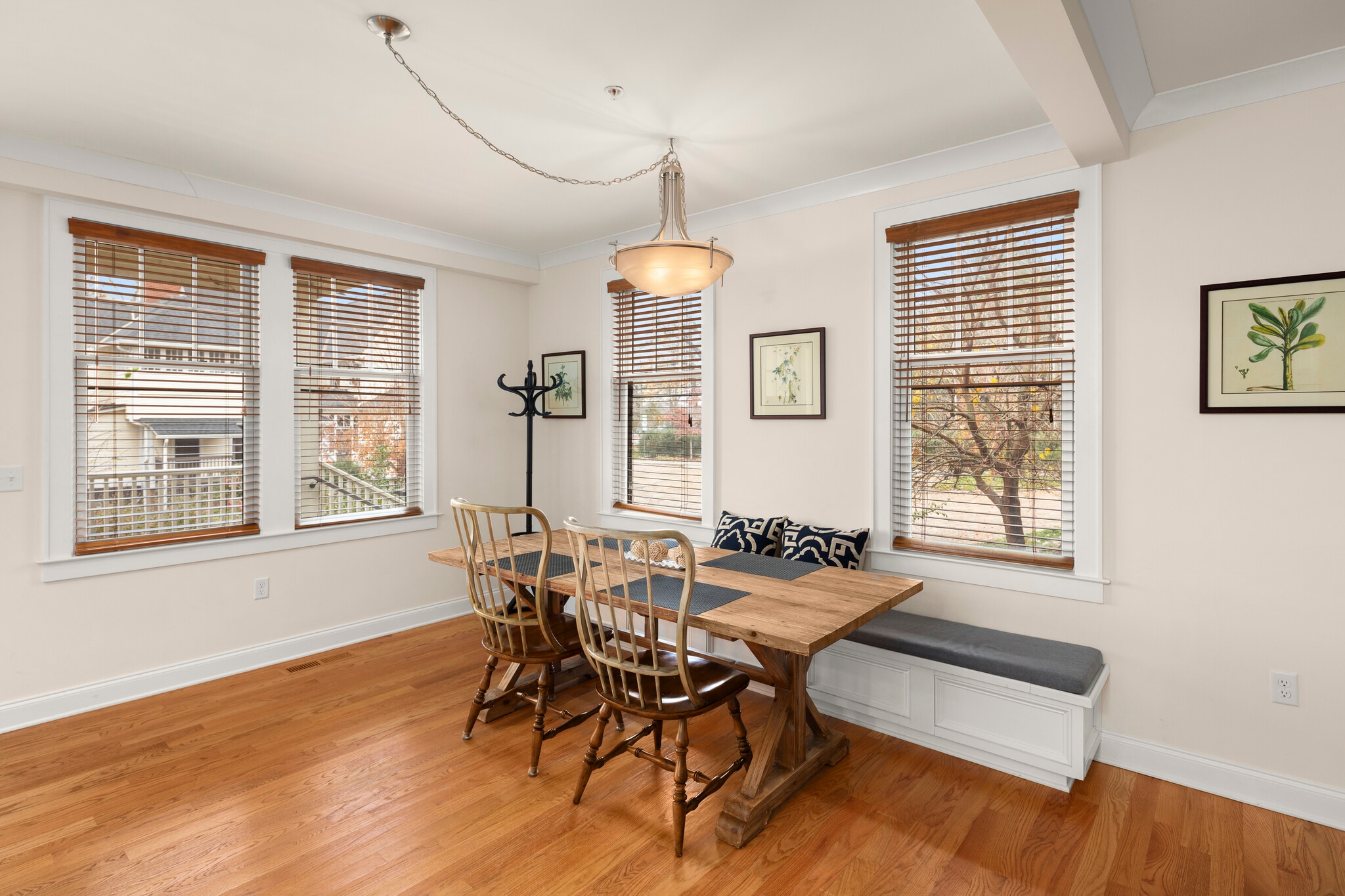 Building Photo - 279 E Chestnut St