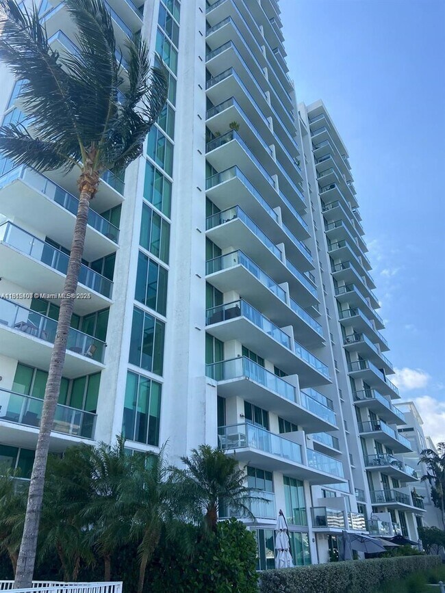 Building Photo - 7928 East Dr