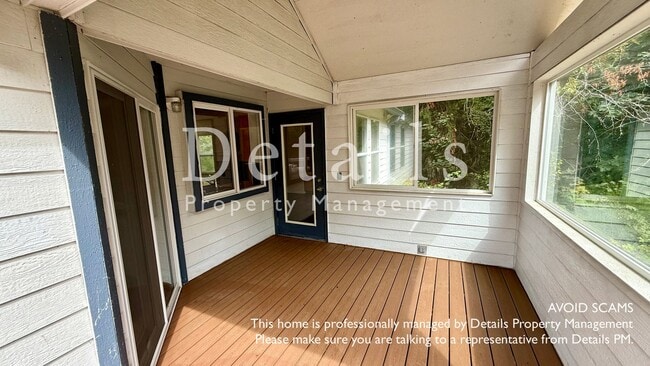 Building Photo - 140 NE Teri Ct