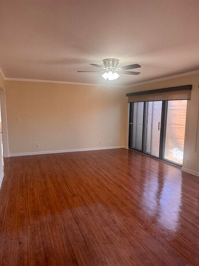 Building Photo - 6633 Poplar Woods Cir E