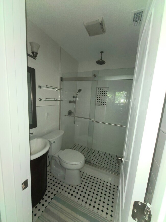 Building Photo - 1202 Palm Trl